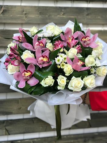 Букет цветов из: Розы и Хризантемы в Лайково
