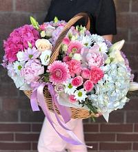 Композиция солнечный день в Лайково Цветочная композиция из Розы, Хризантемы, Пионы и Лизиантусы в корзине в Лайково