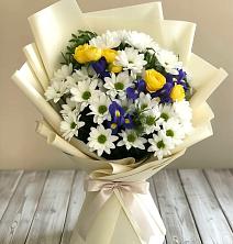 Букет цветов из:  Ирисы, Хризантемы и Розы в Лайково