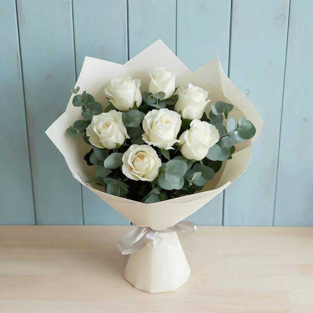 Букет Белые розы в Эвкалипте в Лайково