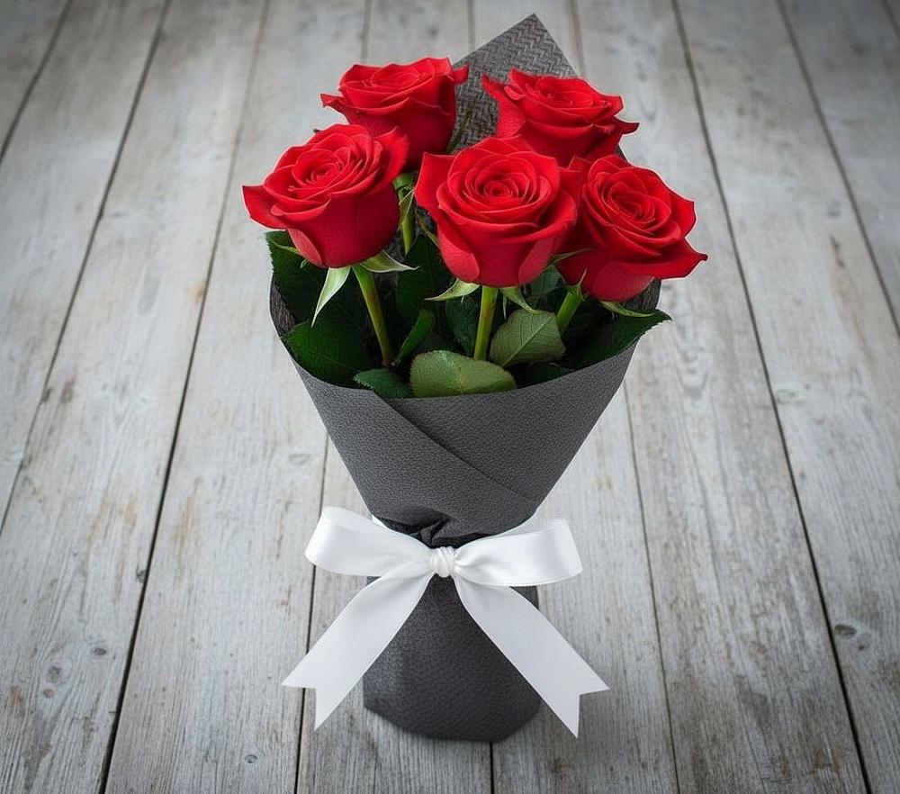 Букет 5 Красных роз Эдлесс Лав в Лайково