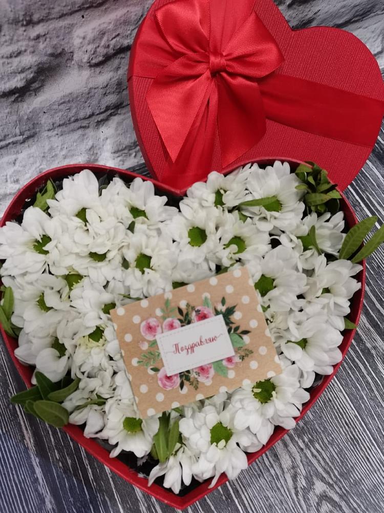 Цветочная композиция из Хризантемы в виде сердца в Лайково