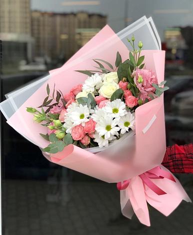 Букет цветов из: Розы, Лизиантусы и Хризантемы в Лайково